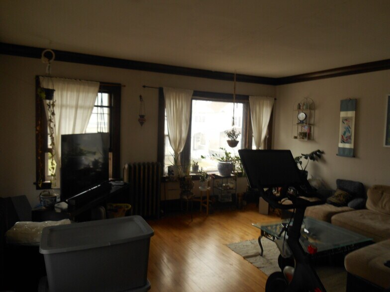 Building Photo - 1305 W 34th St