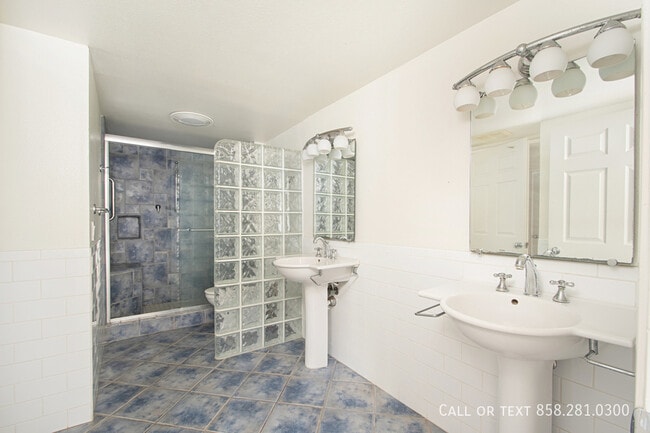 Building Photo - 3911 Camino Lindo