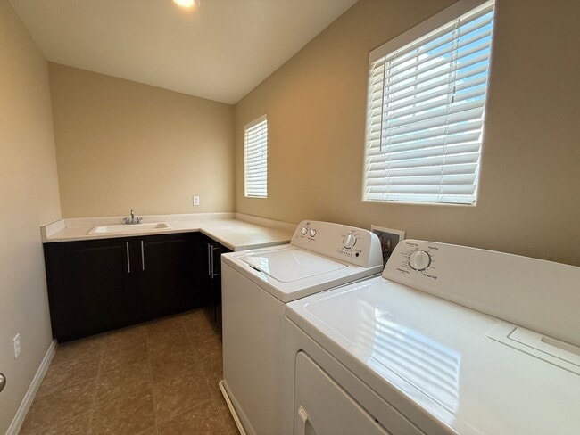 Building Photo - 9172 Domina Royal St