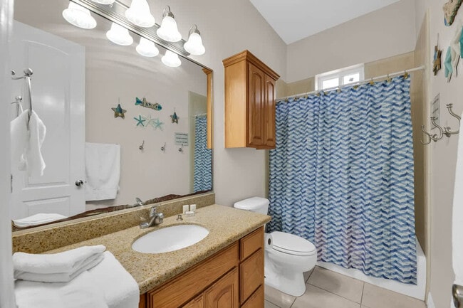 Building Photo - 117 E Lantana St