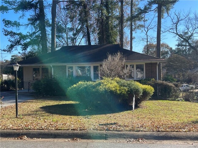 Building Photo - 580 Kennesaw Dr