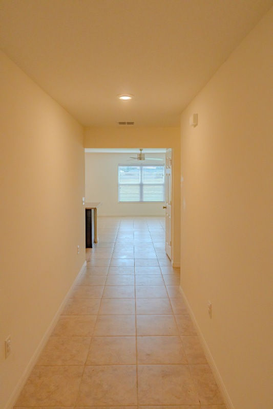 Building Photo - 275 Lake Lucerne Way