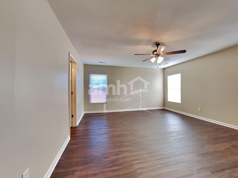 Building Photo - 303 Duck Pond Ln