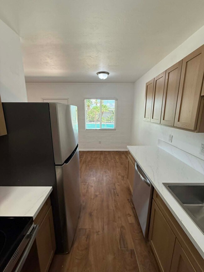 Building Photo - 1518 E Hedrick Dr