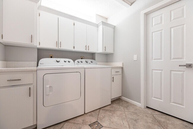 Building Photo - 3540 Whitehall Dr
