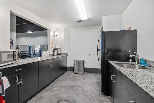 Building Photo - 915 Franklin St