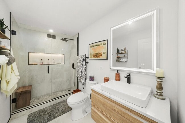 Building Photo - 3430 N Lake Shore Dr