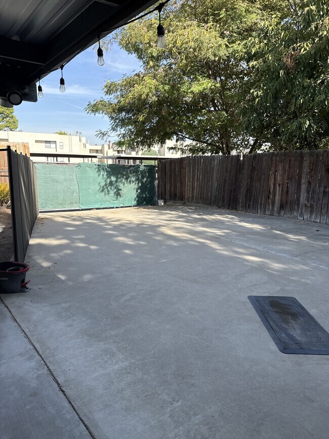 Building Photo - 6504 Edgemont Dr