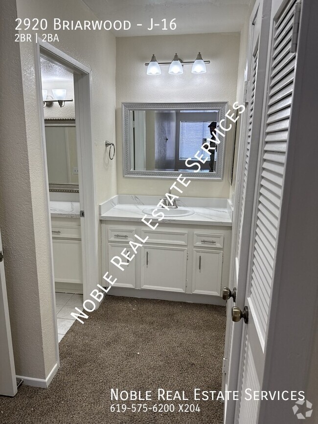 Building Photo - 2920 Briarwood-J-16