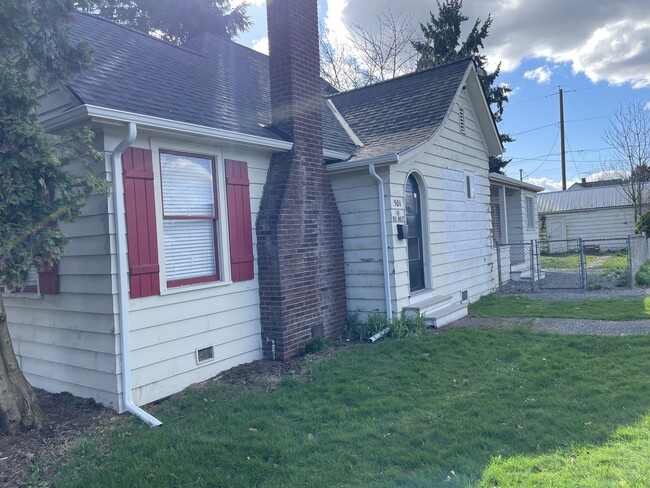 Building Photo - 501 Burnett Ave S