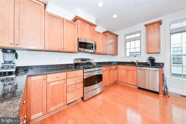 Building Photo - 402 N Thomas St