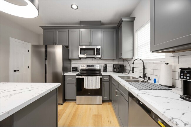 Building Photo - 2409 Dolly Wright St