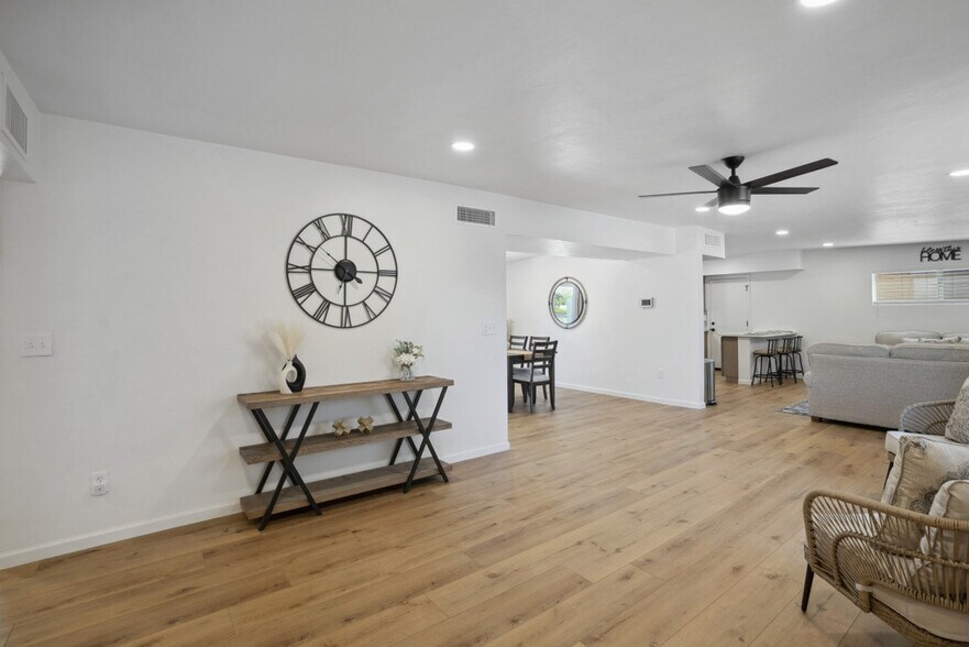 Building Photo - 4909 E Bermuda St