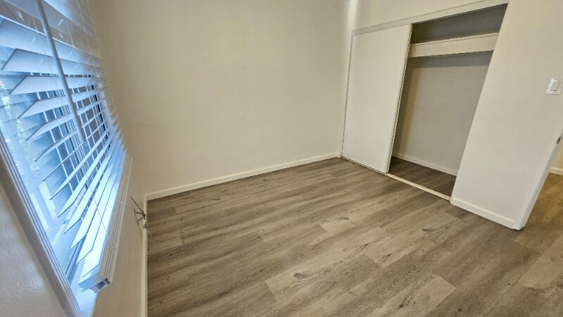 Building Photo - 1120 E Fairview Blvd