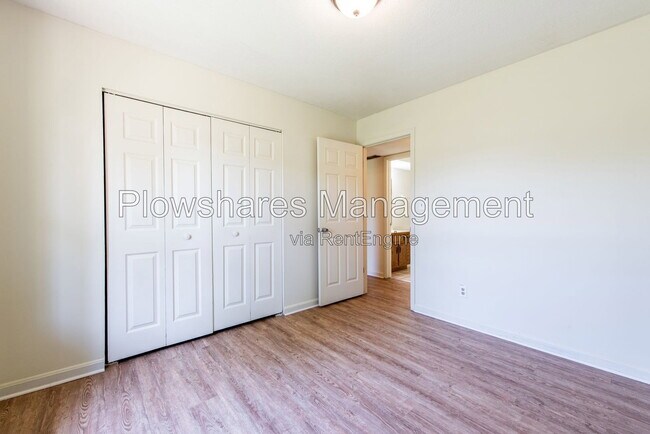 Building Photo - 106 E Florence Ave
