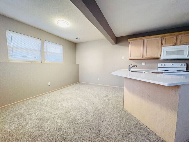 Building Photo - 808 NE Independence Ct