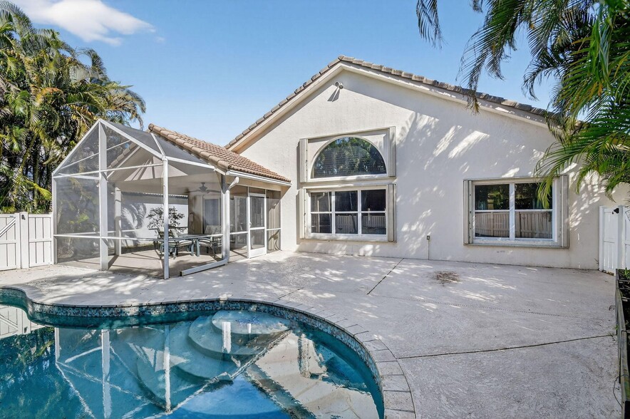 Building Photo - 2725 Pointe Cir