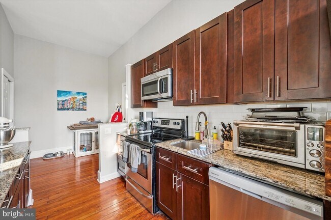 Building Photo - 265 S 22nd St