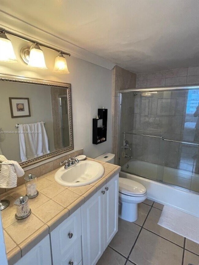 Building Photo - 5313 Collins Ave