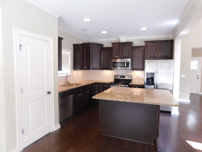 Building Photo - Welcome Home to Luxury Living in Lake Cyrus!