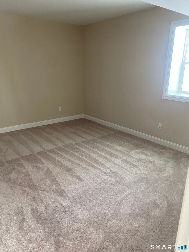 Building Photo - 919 Strongtown Rd