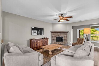 Building Photo - 203 Oarwood Pl