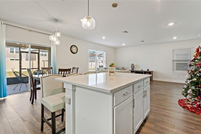 Building Photo - 30555 Thunderbird Dr