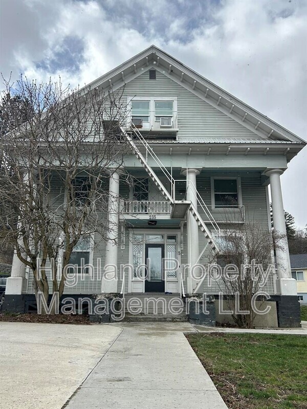 Building Photo - 235 SE Daniel St