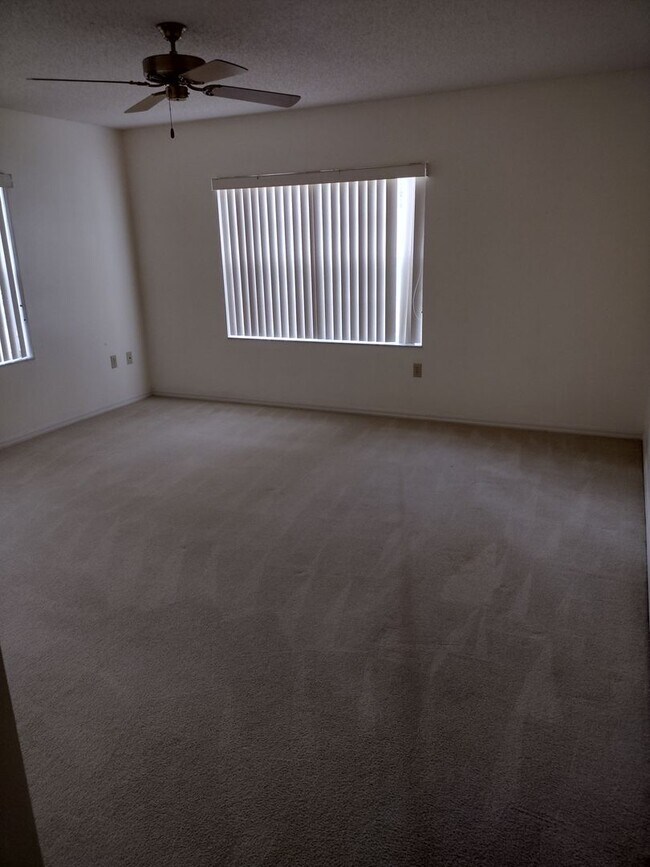 Building Photo - 2 bedroom 2 bathroom Large House for rent ...