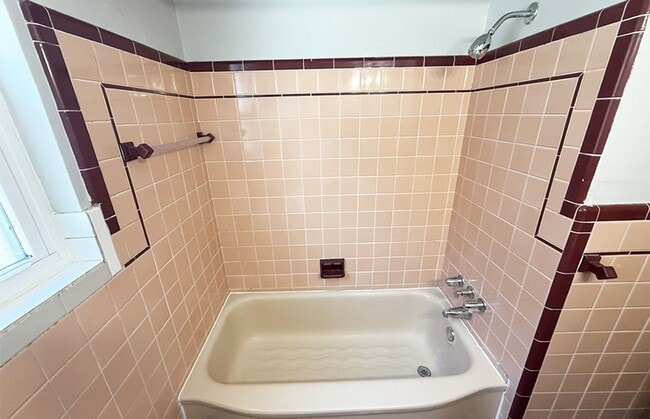 Building Photo - 458 Wood Ave