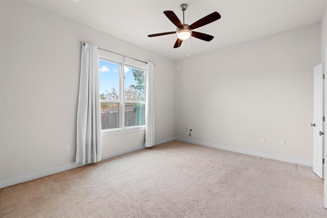 Building Photo - 13001 Hymeadow Dr