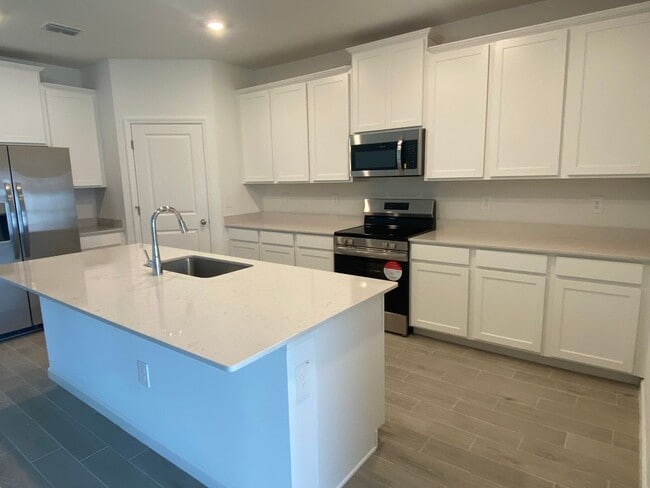 Building Photo - Large 4/3 Pioneer Ranch Rental