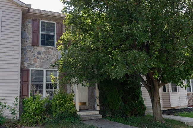 Primary Photo - 2 Bed, 1.5 Bath Townhome in Inwood, WV