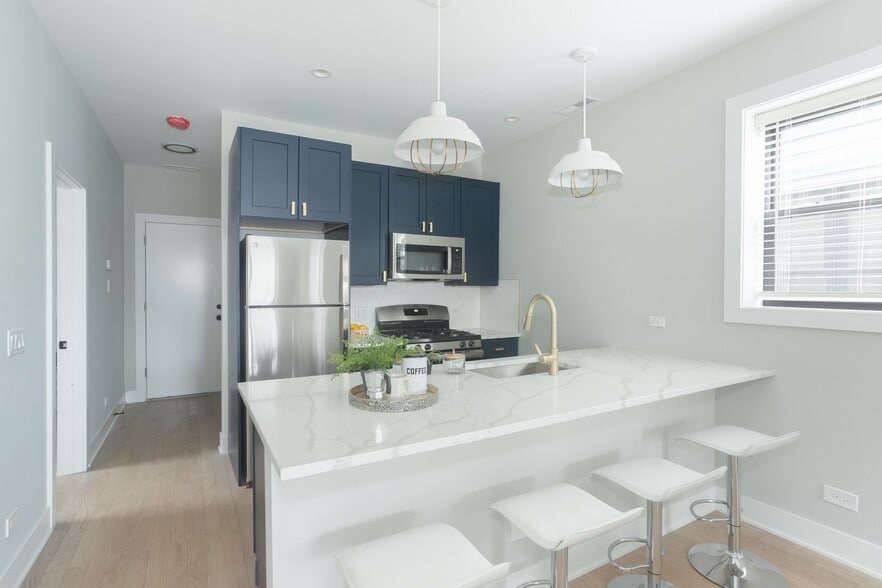 Building Photo - 4410 N Seeley Ave