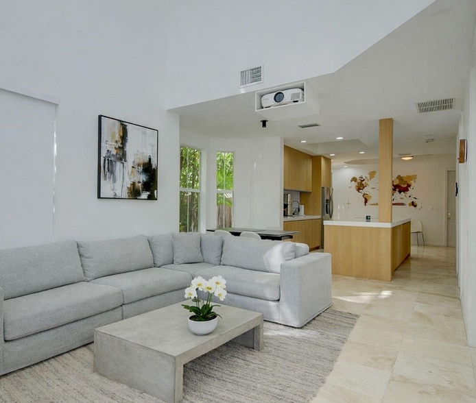 Building Photo - 4867 Ponce de Leon Blvd