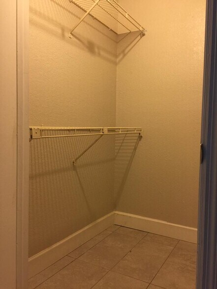 Building Photo - 5160 Conroy Rd