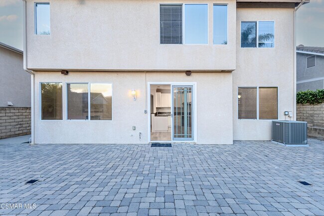 Building Photo - 671 Camino De La Luna
