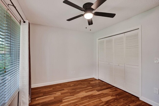 Building Photo - 1283 Barnstaple Cir