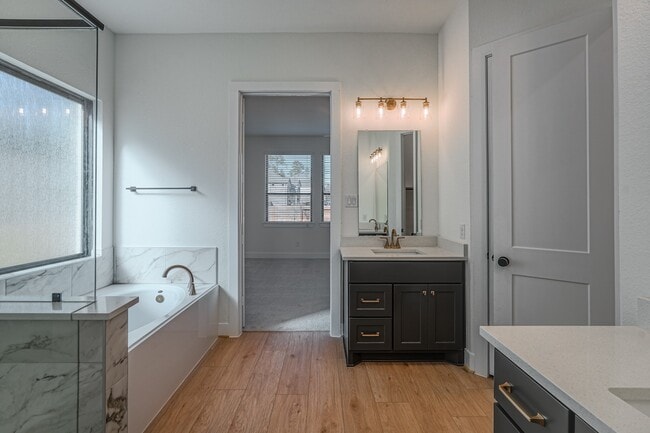 Building Photo - 564 Tawny Rim Dr