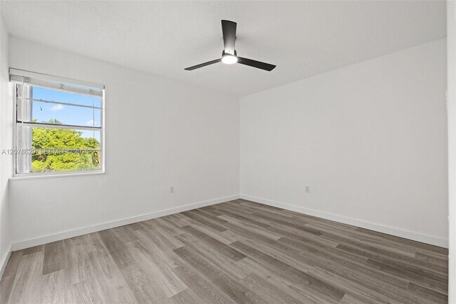Building Photo - 1800 SW 25th St
