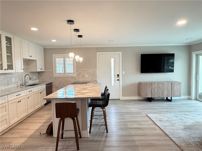 Building Photo - 1100 Gulf Shore Blvd N