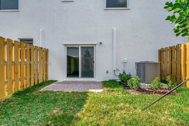 Building Photo - 2854 SE 25th Ave