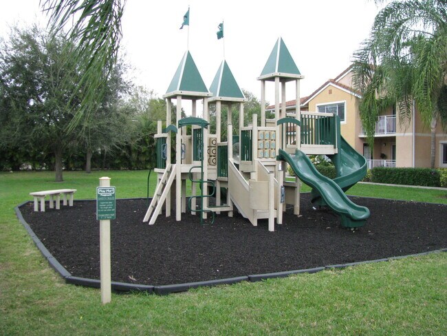 Building Photo - 161 SW Palm Dr