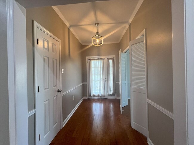 Building Photo - Woodlawn Estates