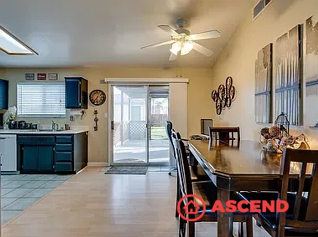 Building Photo - Cute Home Located Near Shopping in the Ros...