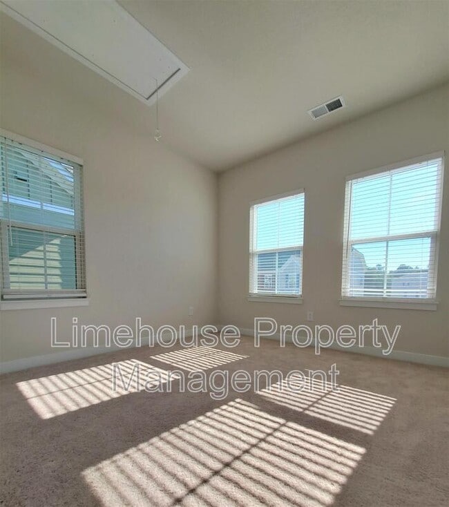 Building Photo - 946 Gabion Wy