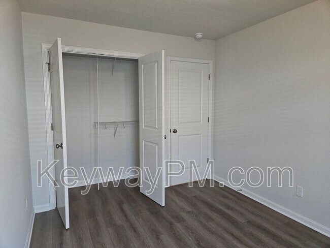 Building Photo - 1301 Newbern Dr