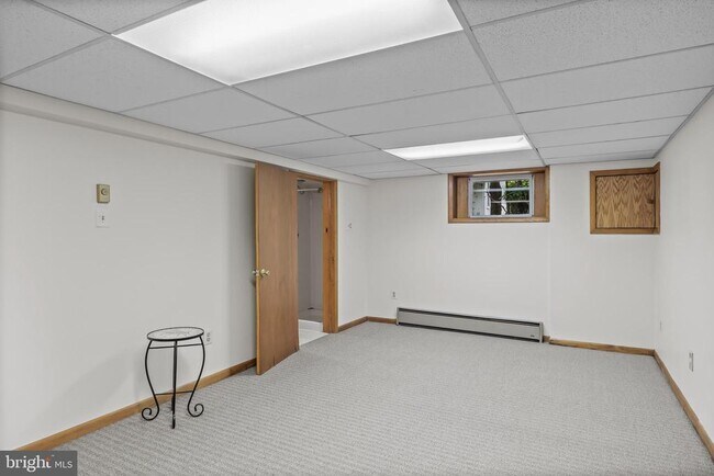 Building Photo - 405 Holly Glen Dr