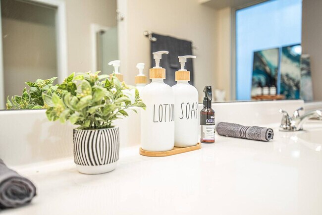 Building Photo - 7418 Lake Livingston Dr