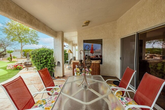 Building Photo - Long Term 4 Bedroom Rental with a Beautifu...
